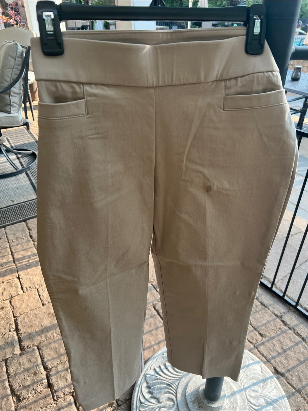 Briggs New York Beige Cropped Pull-On Pants